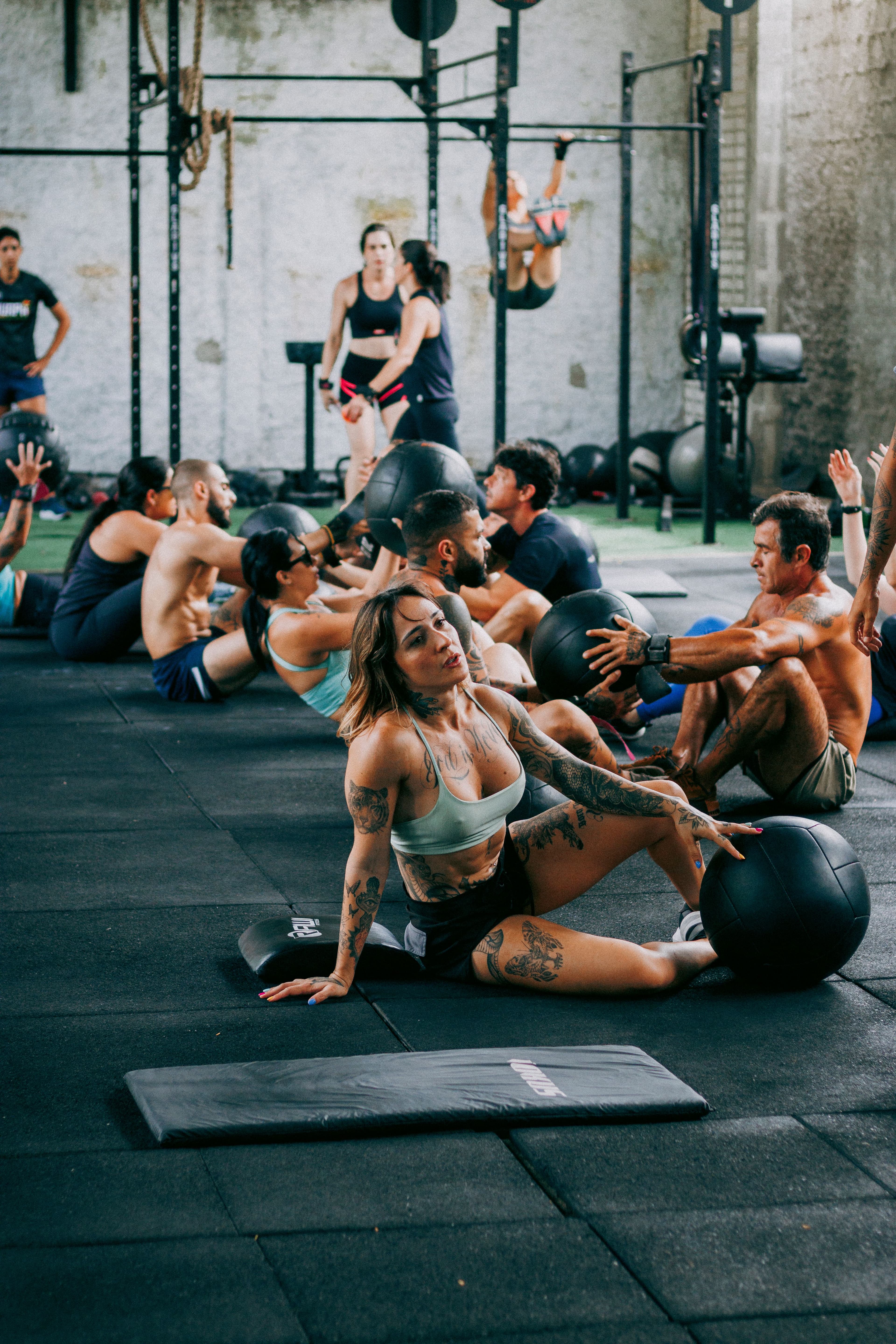 Clase grupal de gimnasio