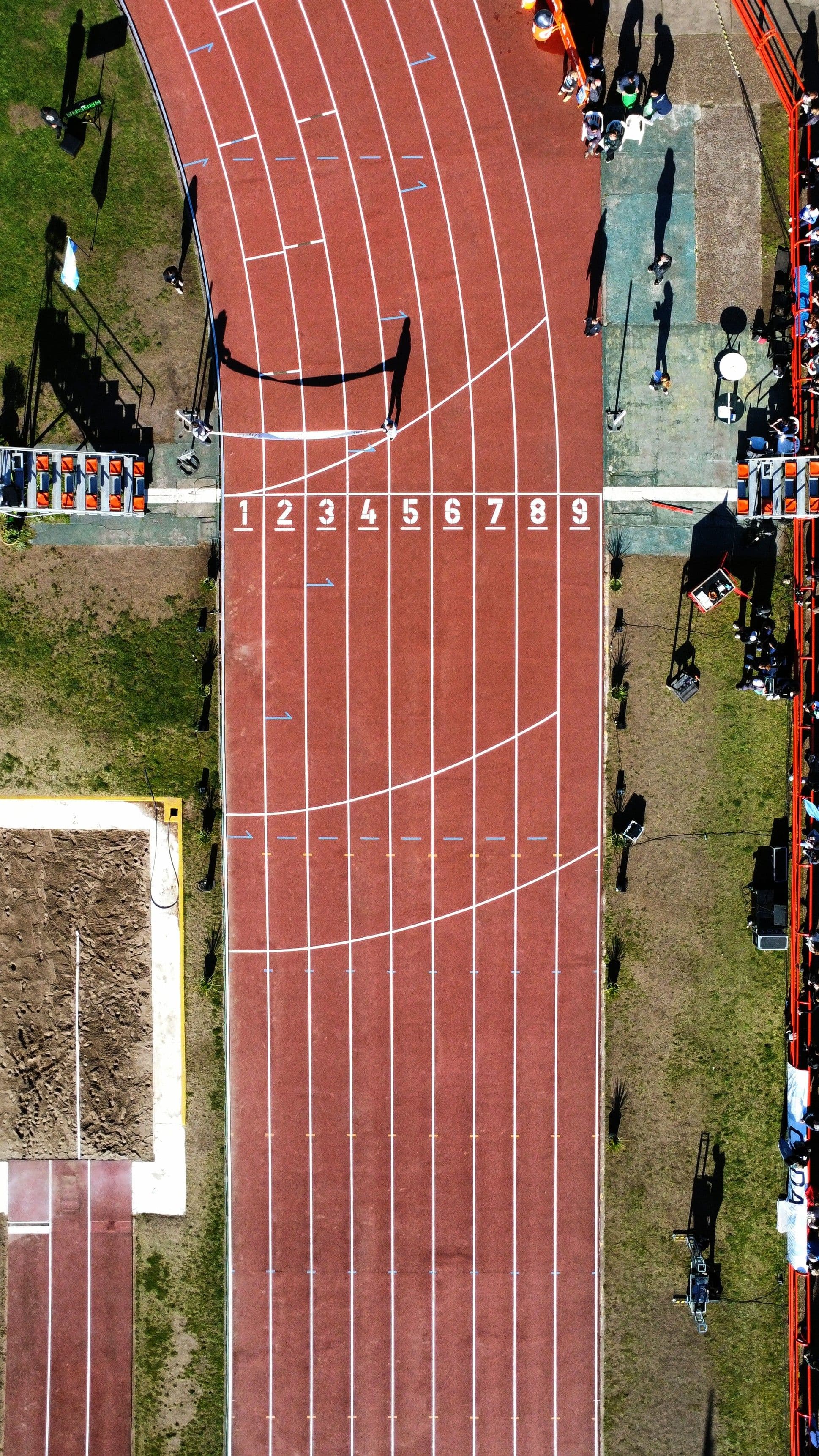 Vista cenital de una pista de atletismo