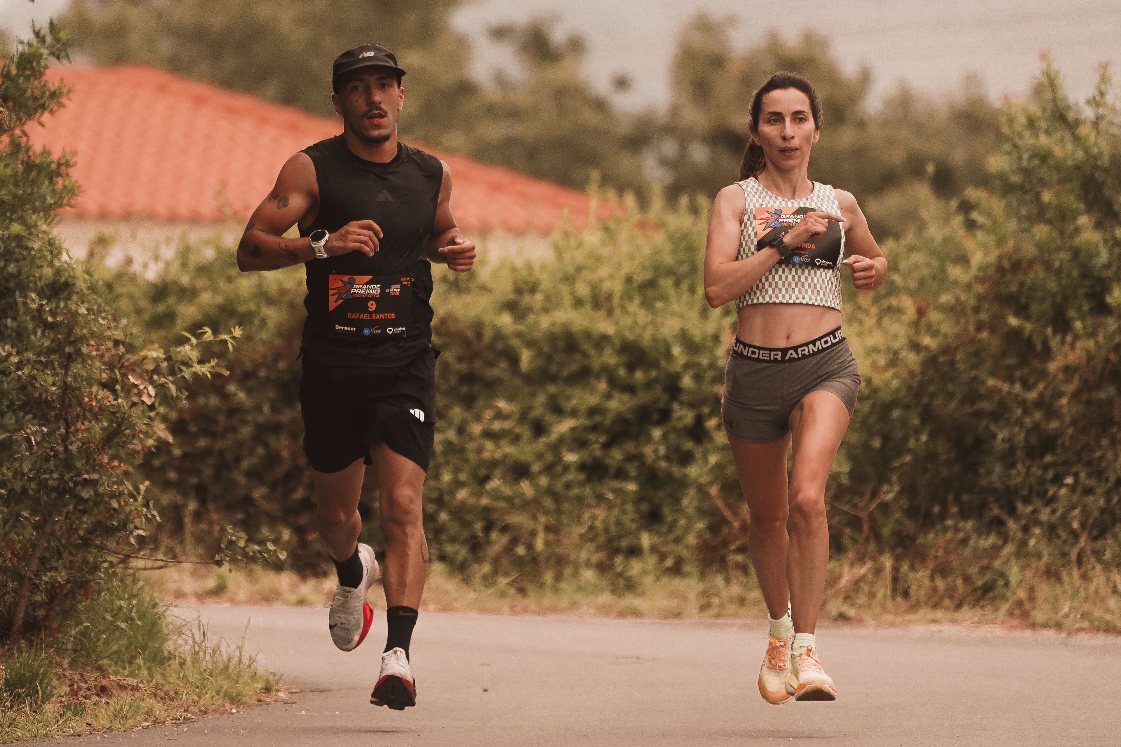 Dos corredores entrenando
